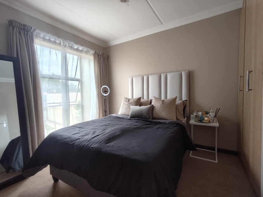 2 Bedroom Property for Sale in Geelhoutpark North West